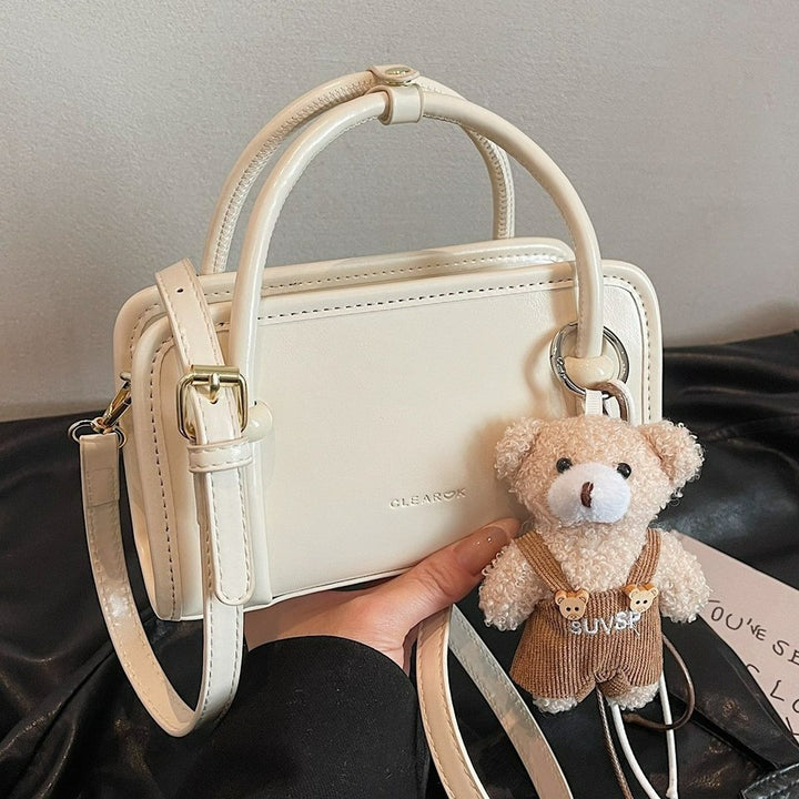 Damen Mini-Handtasche mit niedlichem Bärenanhänger Nord Taschen
