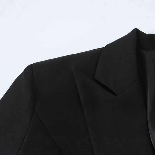 Damen Taillierter Kurzblazer mit dekorativem Metallknopf und Pattentaschen Nord Taschen