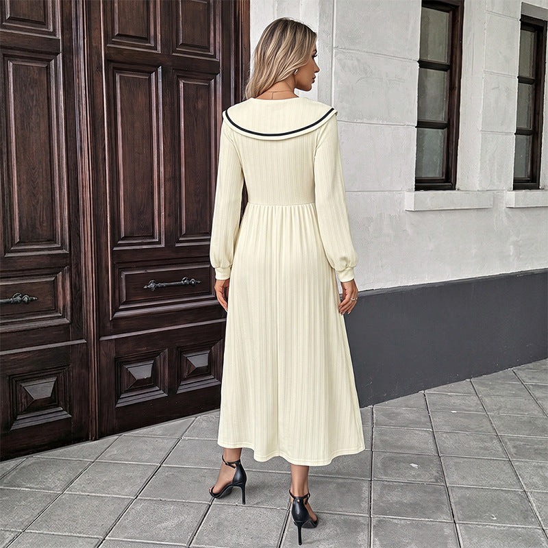 Damen Elegantes Maxikleid mit Knopfdetails und Kragen Nord Taschen
