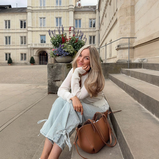 Damen Kurzgeschnittener Feinstrickpullover mit Spitzenbordüre, Perlenknopf-Detail und Tunnelzugsaum Nord Taschen