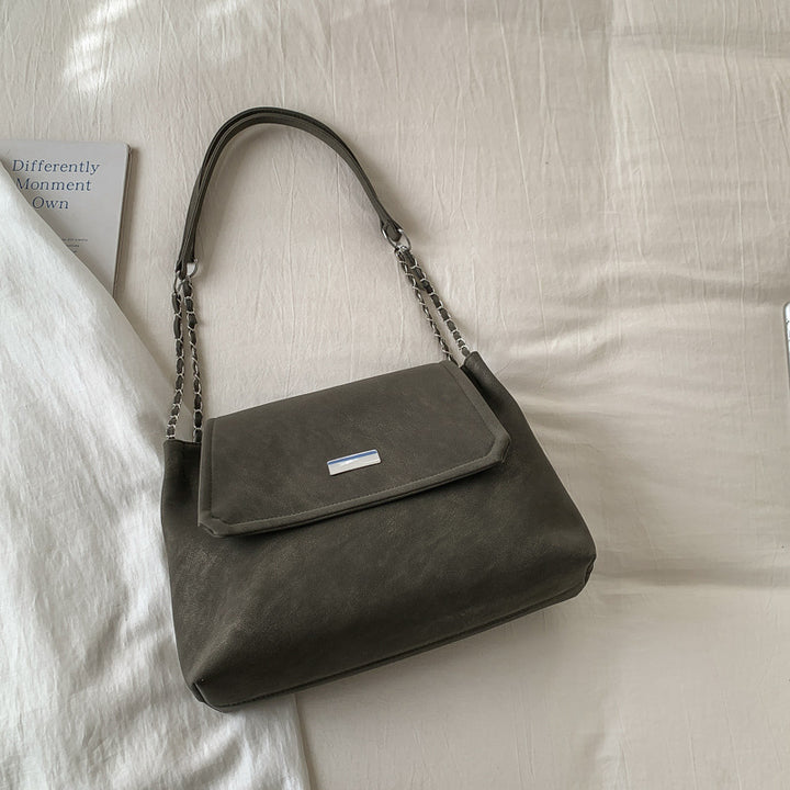 Damen Umhängetasche mit charmantem Plüschanhänger und eleganter Blessur Nord Taschen