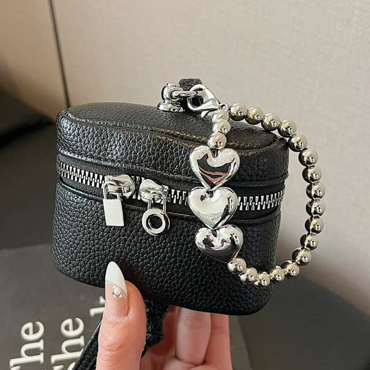 Damen Mini Umhängetasche mit dekorativem Herzanhänger Nord Taschen