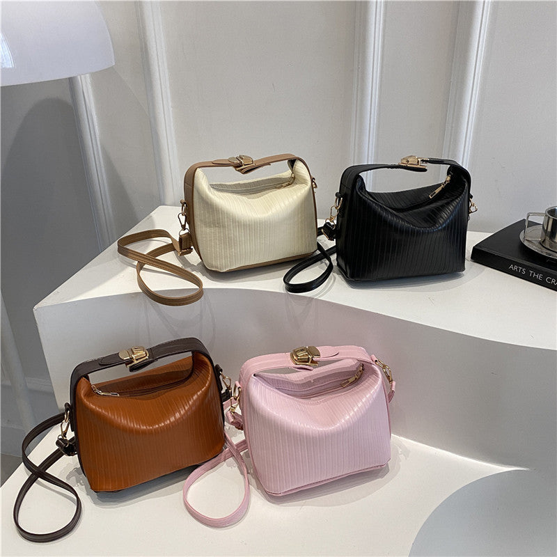 Damen Umhängetasche mit modernem Wellenstrukturobermaterial Nord Taschen