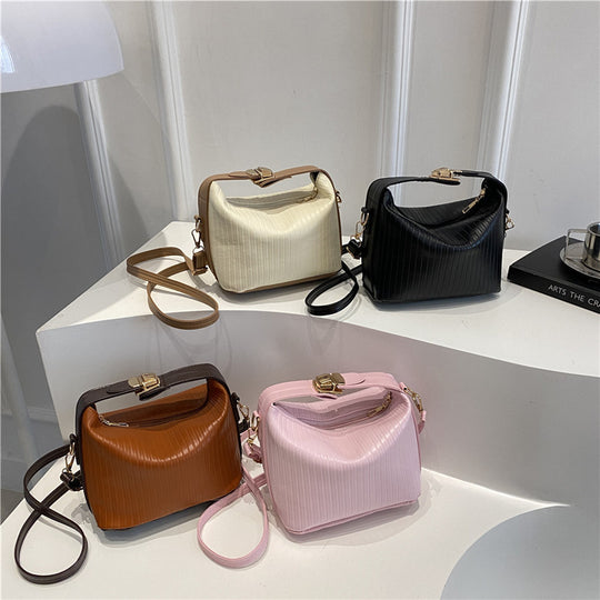 Damen Umhängetasche mit modernem Wellenstrukturobermaterial Nord Taschen