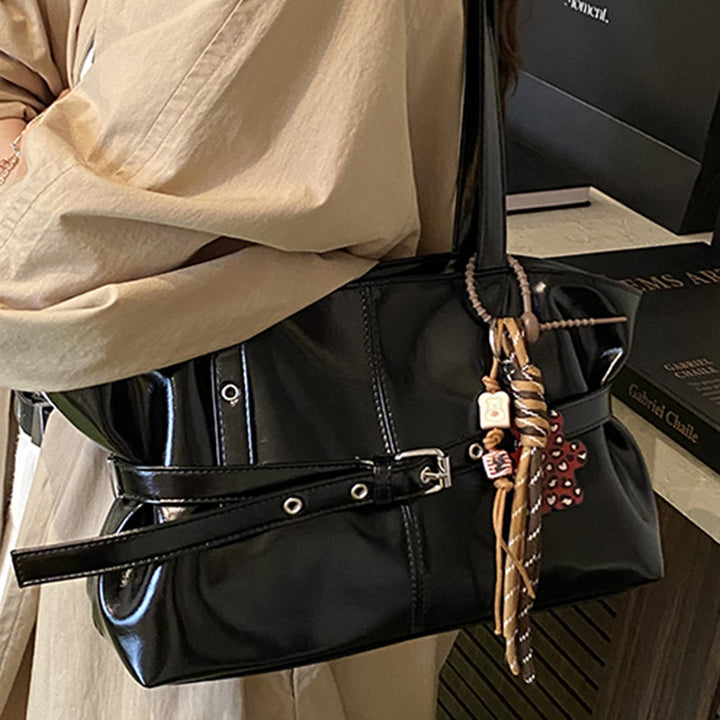 Damen Handtasche mit modernem, glänzendem Finish und verstellbarem Tragegurt Nord Taschen