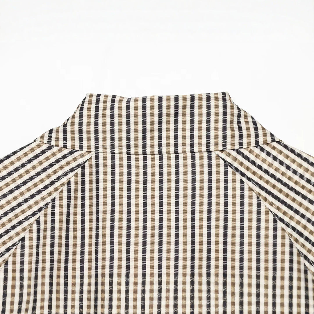 Damen Kurze taillierte Doppelreihige Trenchjacke mit Karo‑Muster und Bindegürtel Nord Taschen