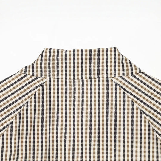 Damen Kurze taillierte Doppelreihige Trenchjacke mit Karo‑Muster und Bindegürtel Nord Taschen