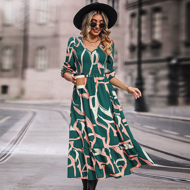 Damen Midikleid mit gerafftem Smok-Oberteil, V-Ausschnitt und ausgestelltem Volantrock Nord Taschen