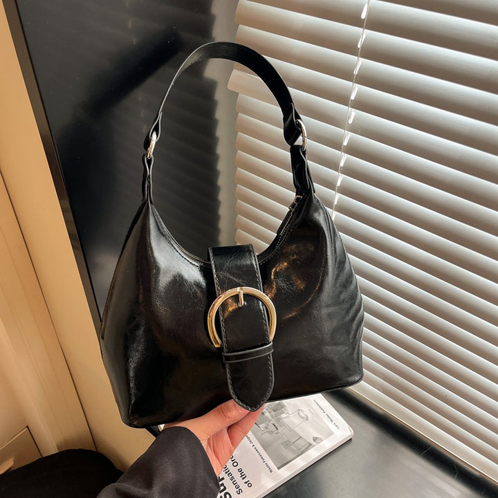 Damen Hobo-Tasche mit elegantem Gurtverschluss und glänzender Oberfläche Nord Taschen
