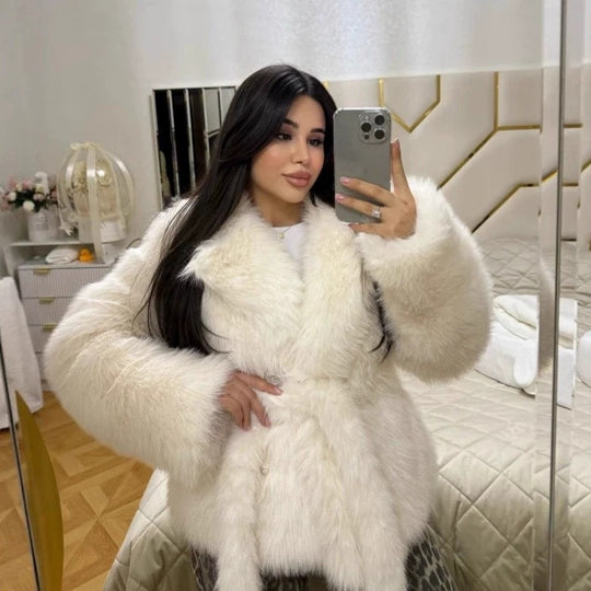 Damen Kurzmantel aus langflorigem Faux-Fur mit taillierendem Bindegürtel Nord Taschen