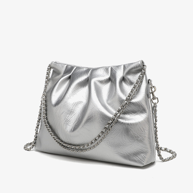 Damen Umhängetasche mit elegantem Plissee-Design und schimmerndem Kettenriemen Nord Taschen