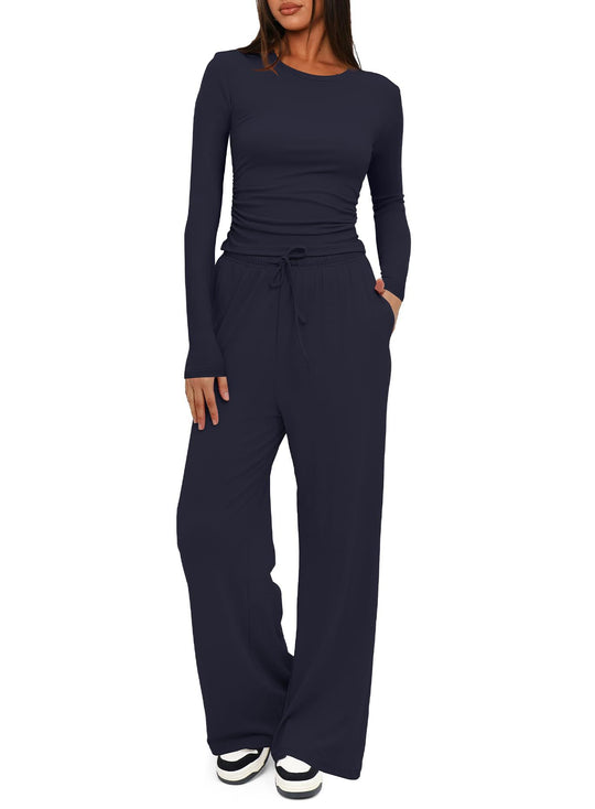 Damen Figurnahe Langarmshirt mit seitlicher Raffung und weiter Tunnelzug-Jogginghose Nord Taschen