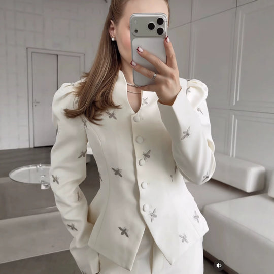 Damen Taillierter Peplum‑Blazer mit geschwungenem Stehkragen und Puffschulter‑Details Nord Taschen