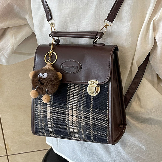 Damen Umhängetasche mit eleganter Karostruktur und hochwertigen Metallelementen Nord Taschen