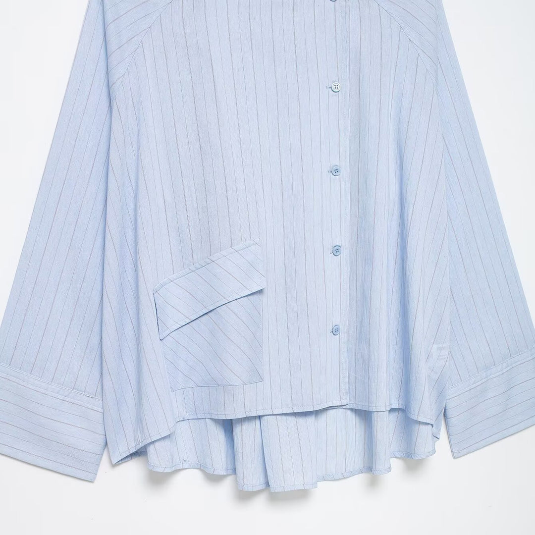 Damen Oversized gestreifte Hemdbluse mit Stehkragen, asymmetrischer Knopfleiste und High‑Low‑Saum Nord Taschen