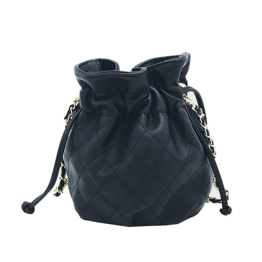 Damen Hobo-Tasche mit verstellbarem Kordelzug und eleganter Kettenapplikation Nord Taschen