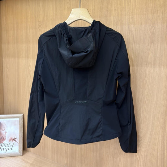 Damen Leichte Kapuzen-Windjacke mit Reißverschluss und verstellbarem Saum Nord Taschen