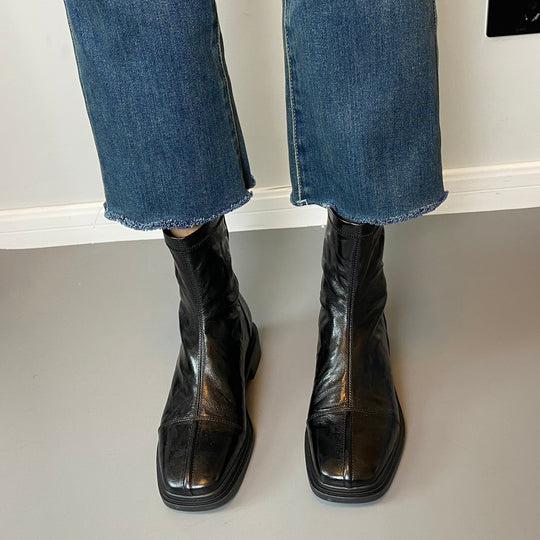 Damen Lederstiefel mit quadratischer Zehenpartie und profilierter Gummisohle Nord Taschen