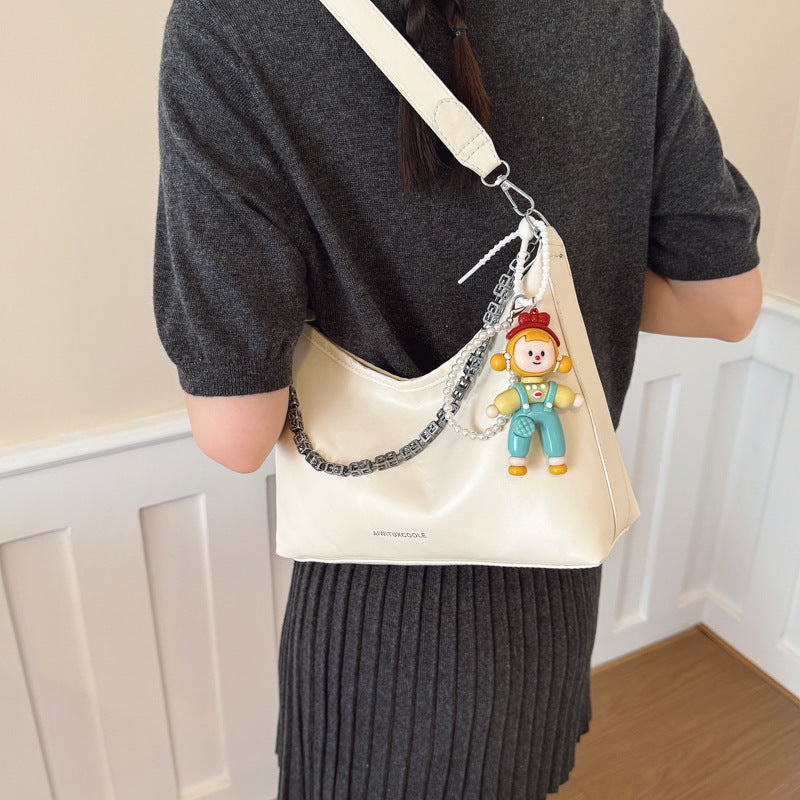 Damen Hobo-Tasche mit strapazierfähigem Tragegurt und verspieltem Anhänger Nord Taschen