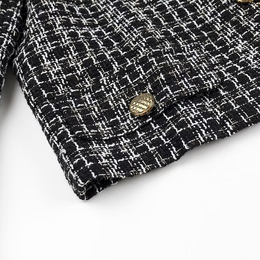 Damen Kurze Bouclé-Tweed-Jacke mit Rundhals, dekorativen Zierknöpfen und aufgesetzten Taschen Nord Taschen