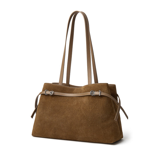 Damen Schultertasche aus hochwertigem Wildleder mit eleganten Akzenten Nord Taschen