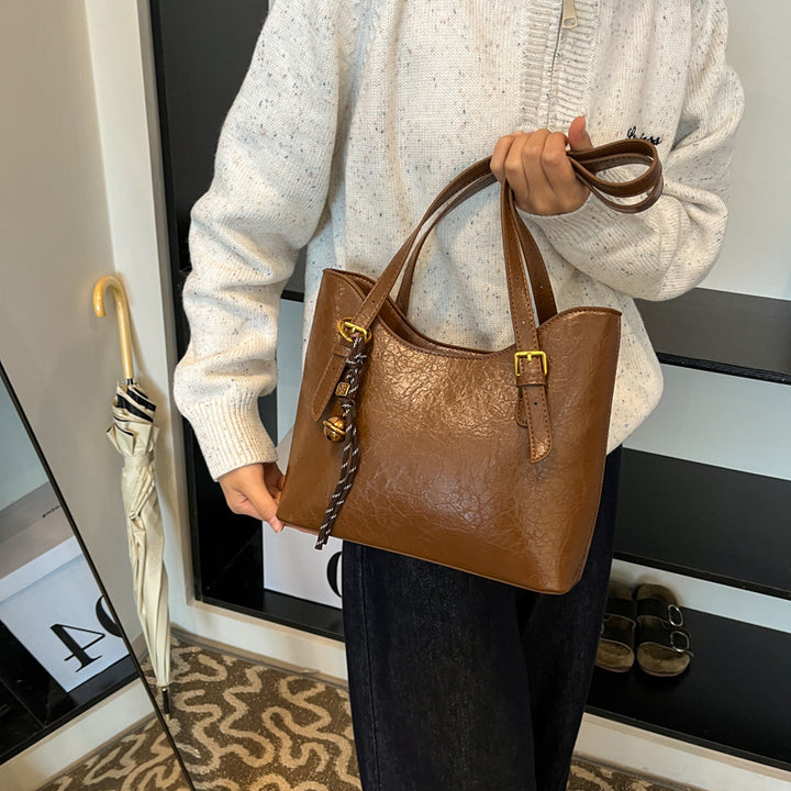 Damen elegante Umhängetasche mit charmantem Anhänger Nord Taschen