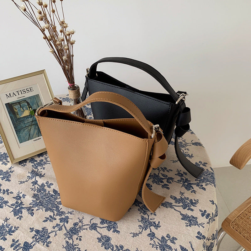 Damen Hobo-Tasche mit abnehmbarem Schulterriemen und einzigartiger Innenaufteilung Nord Taschen