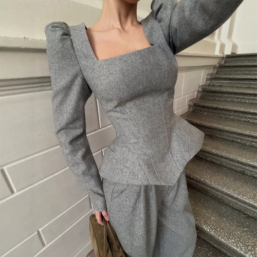 Damen Tailliertes Korsagen-Blazer-Top mit quadratischem Ausschnitt, Schößchen und betonten Schultern Nord Taschen