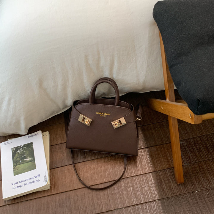 Damen elegante Handtasche mit verspieltem Verschluss Nord Taschen