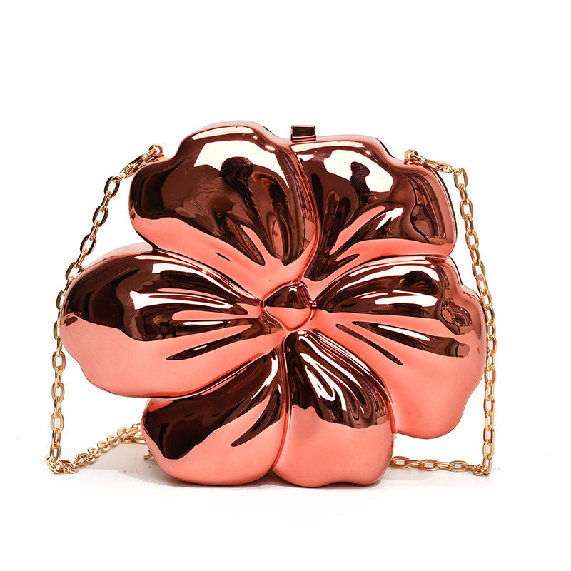 Damen Clutch Tasche im stilvollen Blumen-Design Nord Taschen