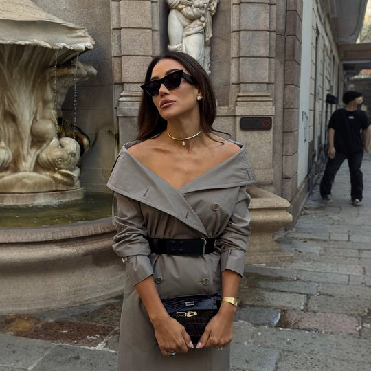 Damen Off-Shoulder Trenchkleid mit doppelreihiger Knopfleiste und tailliertem Lackgürtel Nord Taschen