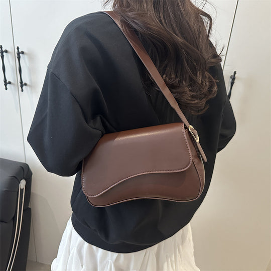 Damen Umhängetasche aus hochwertigem Kunstleder mit elegantem Klappverschluss Nord Taschen