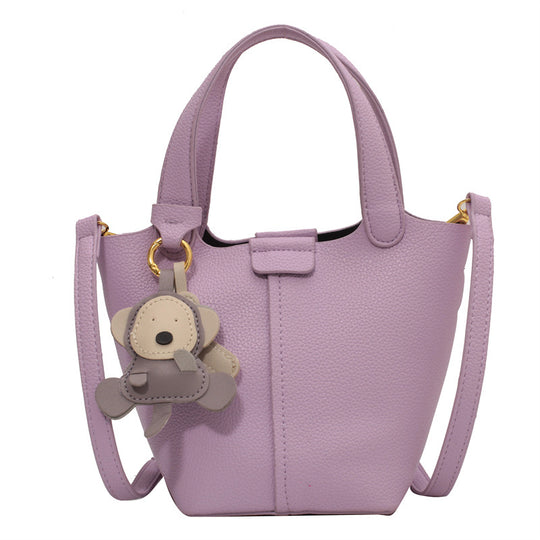 Damen Handtasche mit verspieltem Anhänger | Nord Taschen
