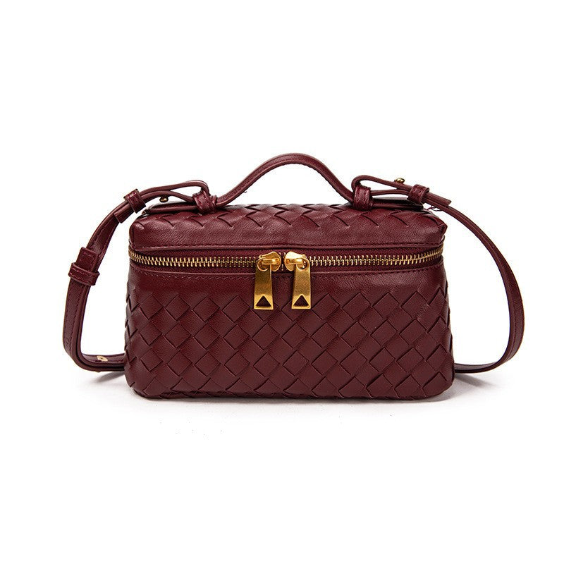Damen Umhängetasche aus hochwertigem geflochtenem Leder mit eleganter Kettenapplikation Nord Taschen