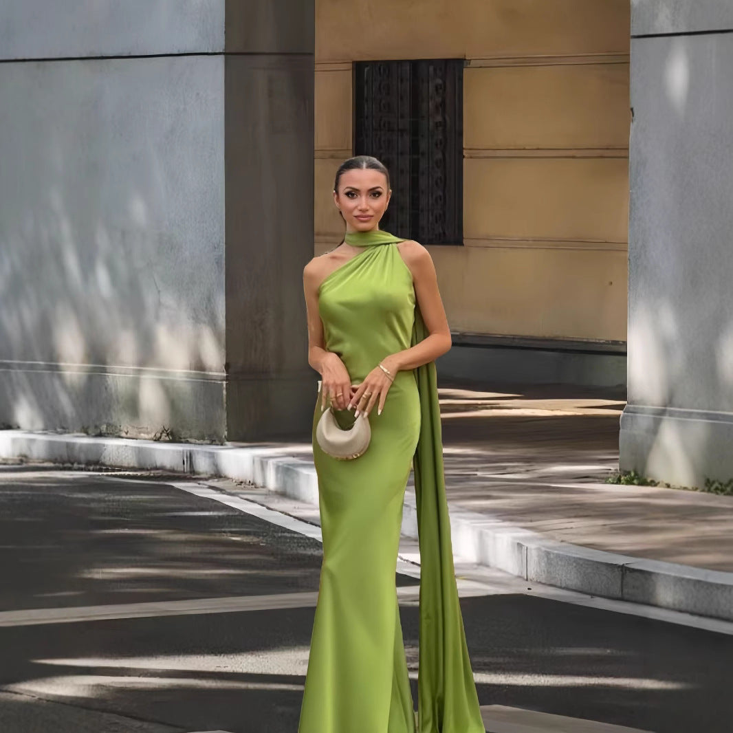 Damen Elegantes und fließendes Abendkleid mit asymmetrischem Ausschnitt - Arvani