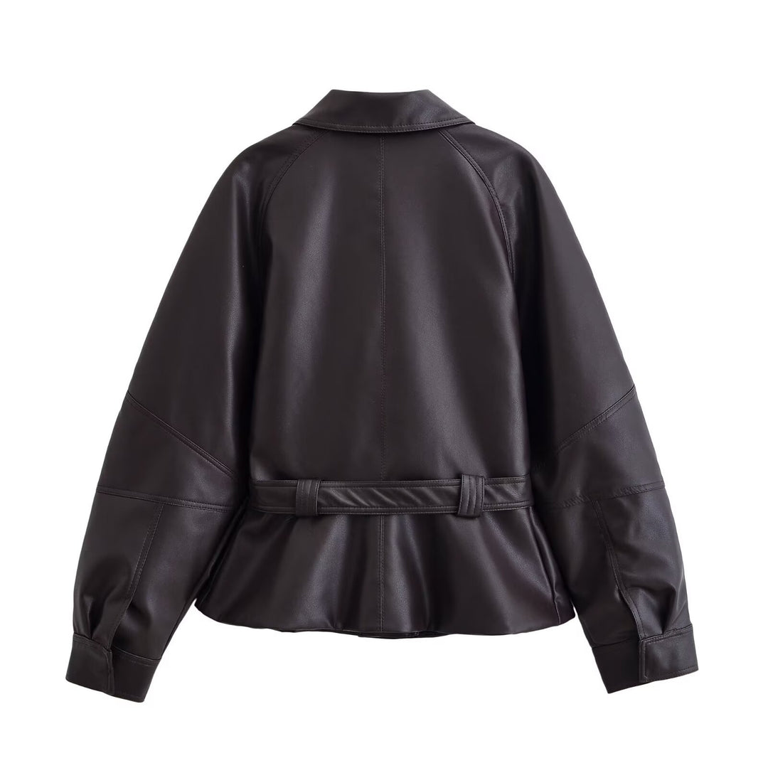 Damen Kurz geschnittene Lederoptik-Jacke mit Taillengürtel und Raglanärmeln Nord Taschen