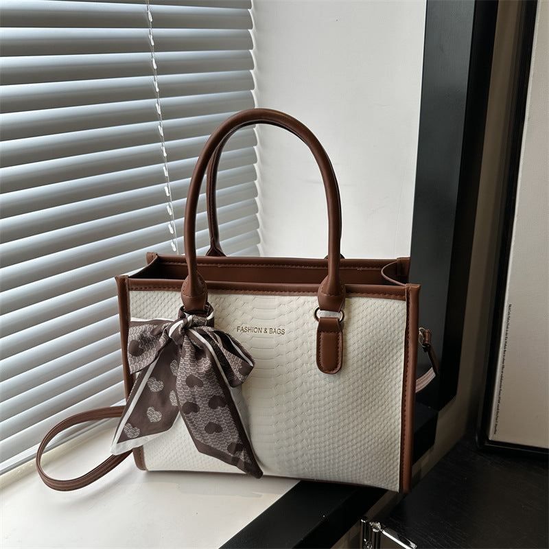 Damen stilvolle Handtasche mit geflochtenem Design und dekorativem Schleifenband Nord Taschen