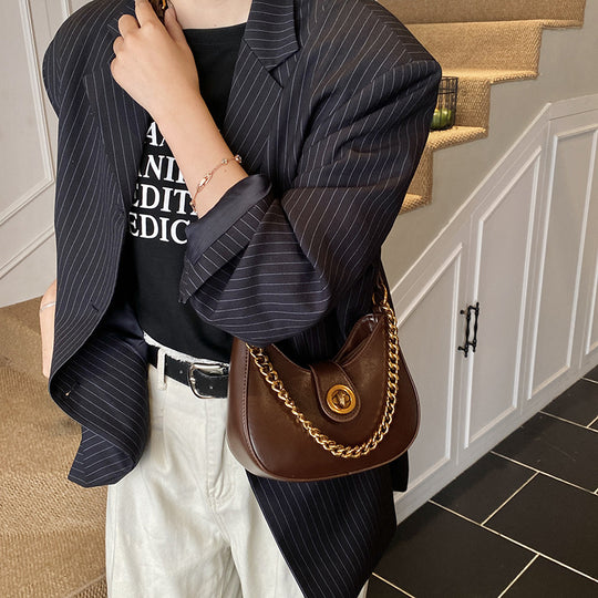 Damen Hobo-Tasche mit eleganter Kettenverzierung und hochwertigem Leder Nord Taschen