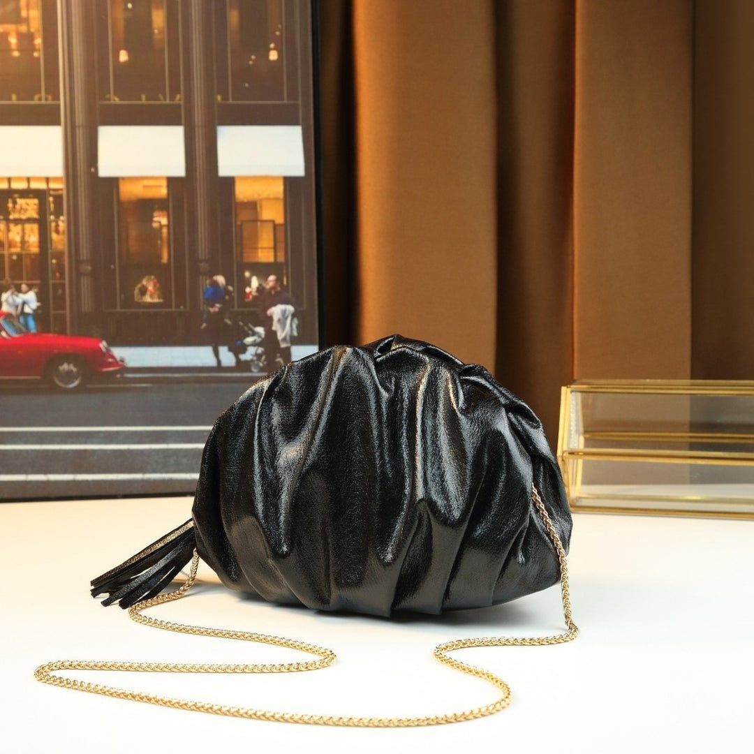 Damen Clutch mit metallischem Finish und goldener Kette Nord Taschen