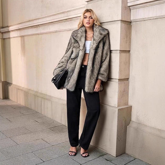 Damen Kurzer Faux‑Fur‑Mantel mit weitem Schalkragen, offener Front und Eingrifftaschen Nord Taschen