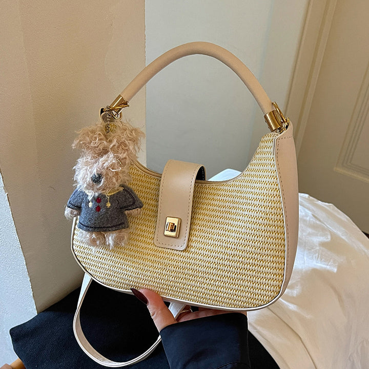 Damen Handtasche mit raffiniertem geflochtenem Design und verspieltem Anhänger Nord Taschen