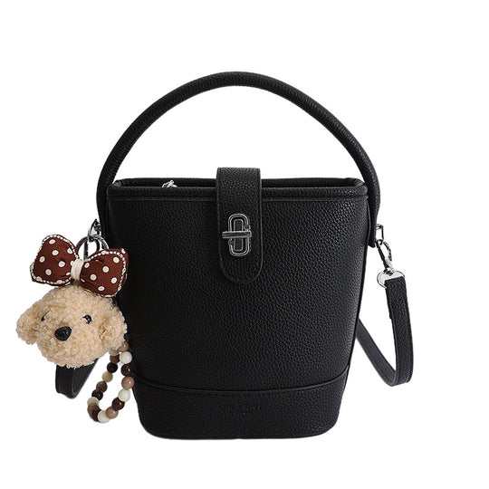 Damen Bucket Bag mit praktischem Tragegriff und abnehmbarem Anhänger Nord Taschen