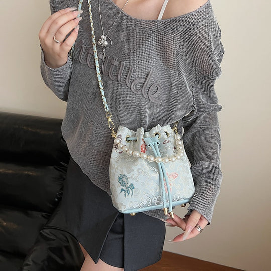 Damen Umhängetasche mit luxuriösem Perlenbesatz und floralen Details Nord Taschen