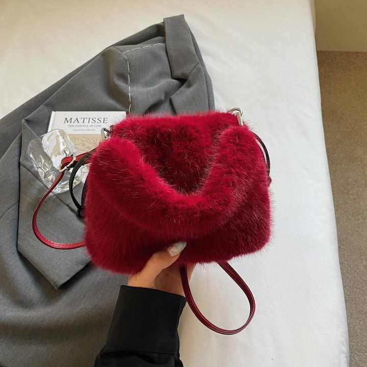 Damen Beuteltasche aus luxuriösem Kunstfell mit elegantem Tragegurt Nord Taschen
