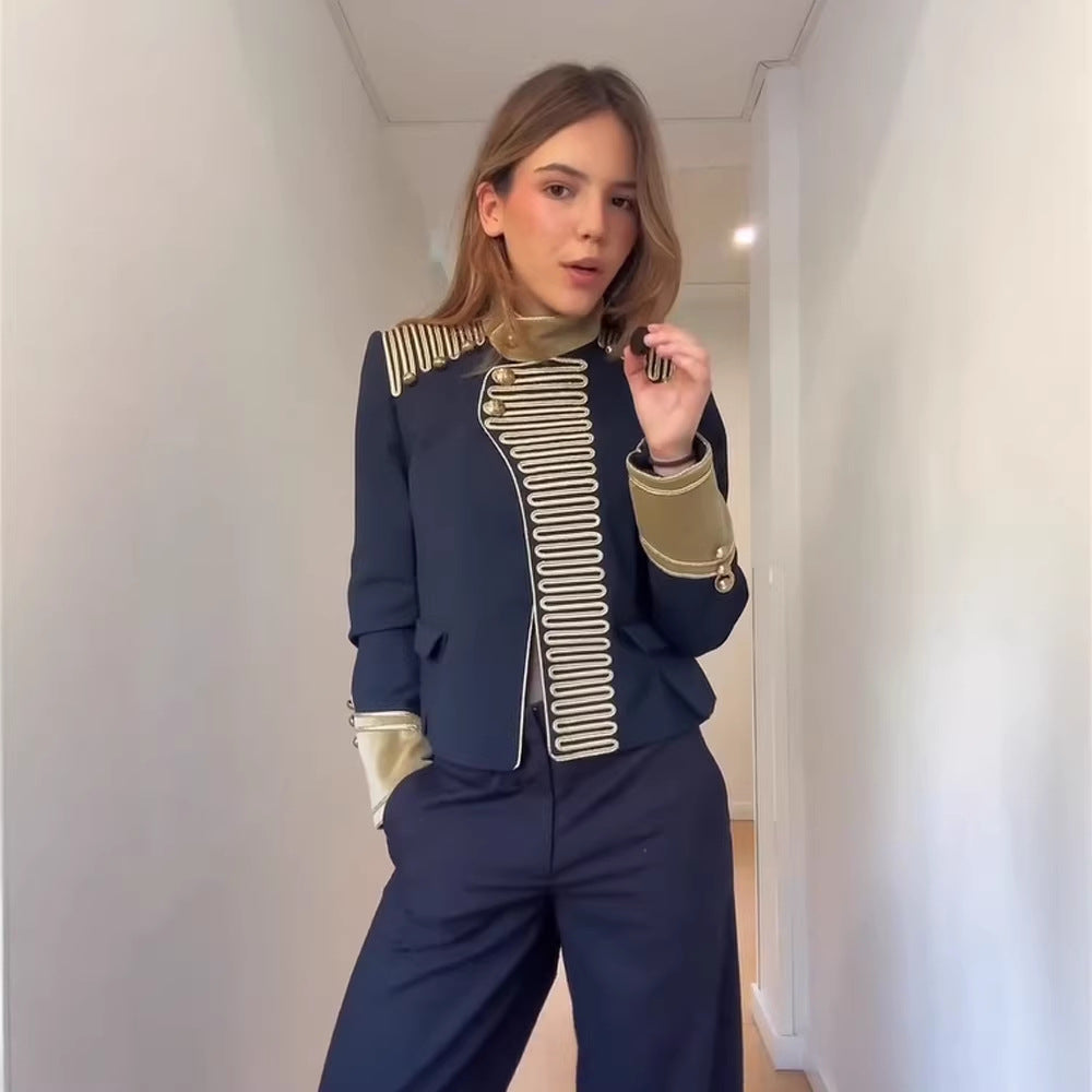 Damen Militärisch inspirierte Kurzjacke mit goldener Gallonborte und Stehkragen Nord Taschen