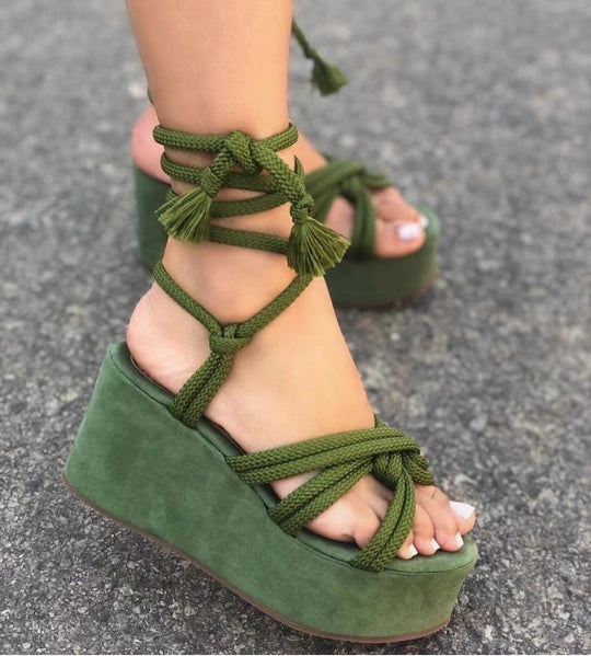 Damen Wedge-Sandalen mit geflochtenem Riemendesign und komfortabler Plateau-Sohle Nord Taschen