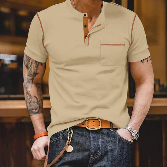 Herren nan kurzärmeliges Henley-Shirt mit Stehkragen, Brusttasche und kontrastierenden Ziernähten