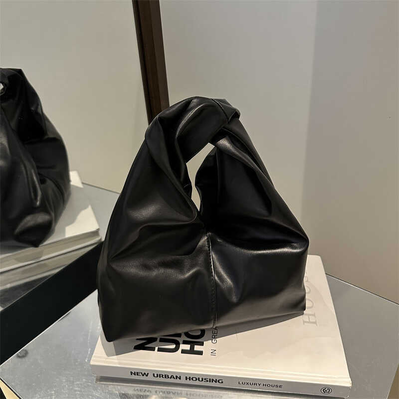 Damen Hobo-Tasche mit dekorativem Knotenverschluss und geschmeidiger Kunstlederoberfläche Nord Taschen
