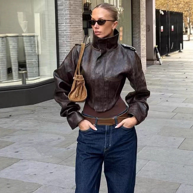 Damen Kurzjacke aus Lederimitat mit hohem Stehkragen, Schulterklappen und taillierter Silhouette Nord Taschen