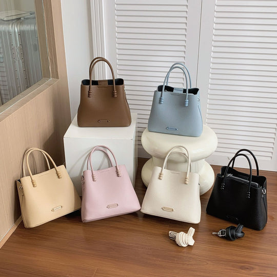 Damen elegante Hobo-Tasche aus geschmeidigem Kunstleder mit strukturierten Akzenten Nord Taschen